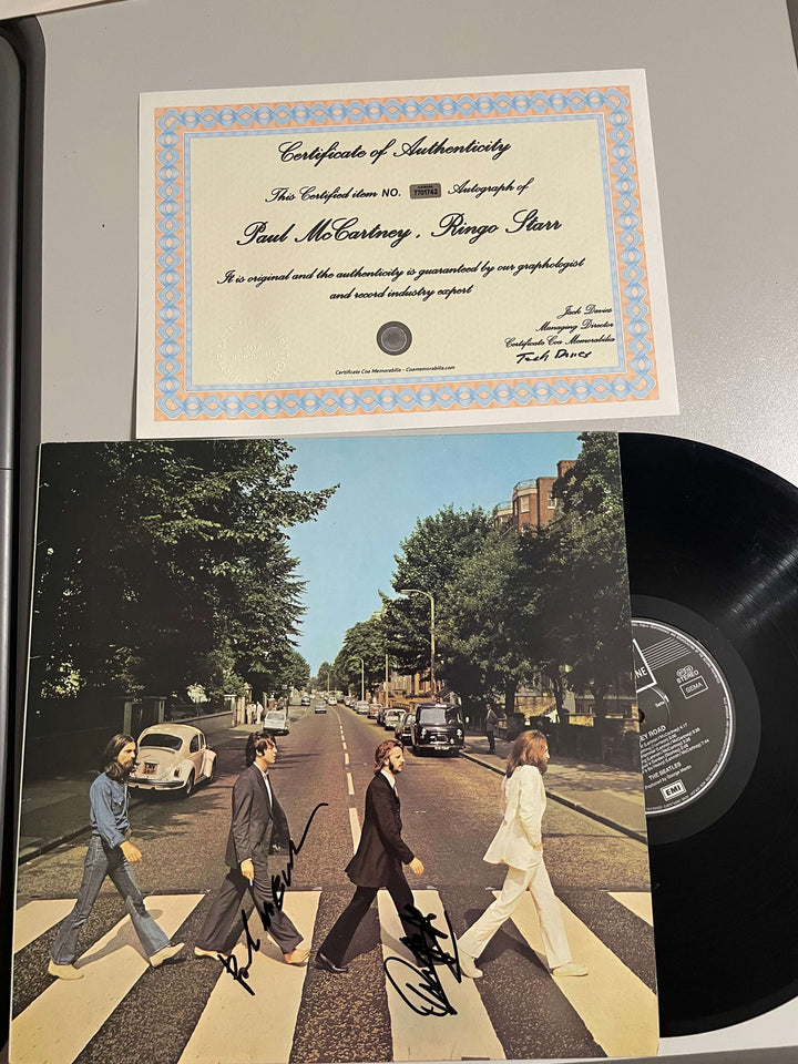 LP de The Beatles "Abbey Road" de 1995, firmado por Paul McCartney y Ringo Starr