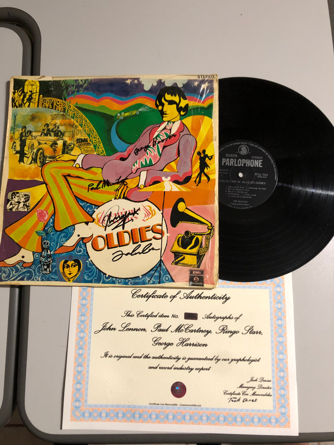 Vinilo LP Beatles Autógrafos John Lennon, Ringo Starr, Paul McCarteney y George Harrison 1976 45 rpm + COA