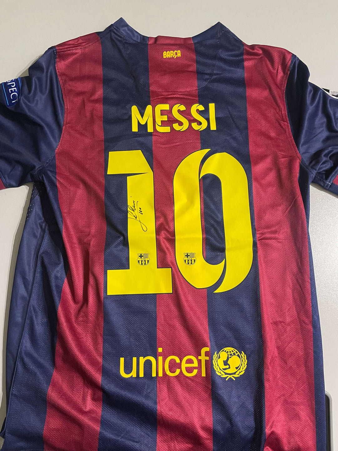 Lionel Messi ha firmato la maglia della finale della Champions League 2015