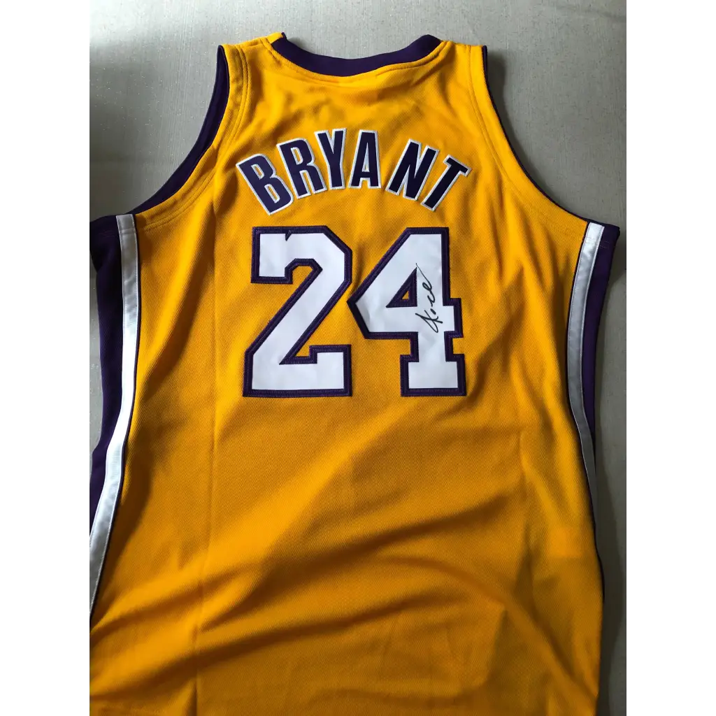 Kobe Bryant Basketball Shirt, Jersey Kobe Bryant Autographed Los Angeles Lakers Authentic Memorabilia COA BasketBall